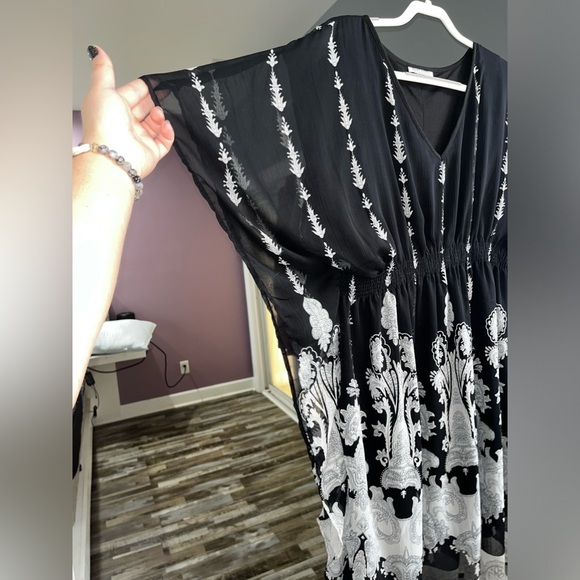 Black and white flowy dress 1X - Picture 4 of 5